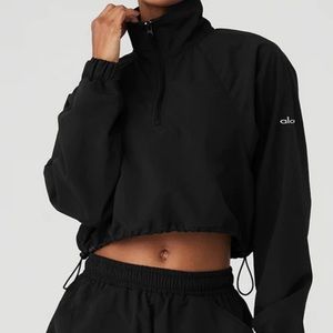 NWT Alo Yoga Cropped 1/4 Alumni Pullover